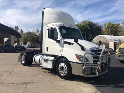 Freightliner Cascadia 116 Single Axle Day Cab Truck - 410HP, 12 Speed Automatic