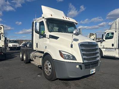 Freightliner Cascadia 116 Day Cab Truck - 410HP, 12 Speed Automatic