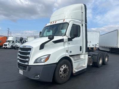 Freightliner Cascadia 116 Day Cab Truck - 450HP, 12 Speed Automatic