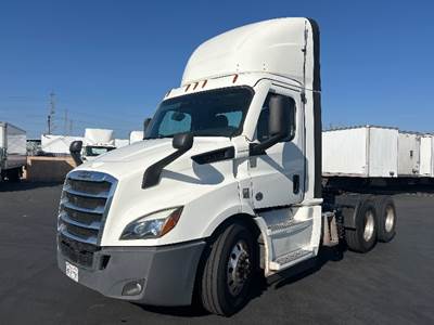 Freightliner Cascadia 116 Day Cab Truck - 450HP, 12 Speed Automatic