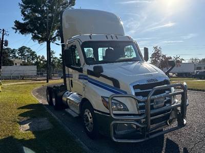 Freightliner Cascadia 116 Single Axle Day Cab Truck - 400HP, 12 Speed Automatic