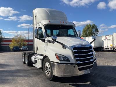 Freightliner Cascadia 116 Day Cab Truck - 470HP, 12 Speed Automatic
