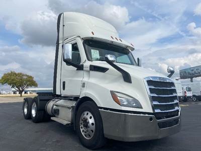 Freightliner Cascadia 116 Day Cab Truck - 470HP, 12 Speed Automatic