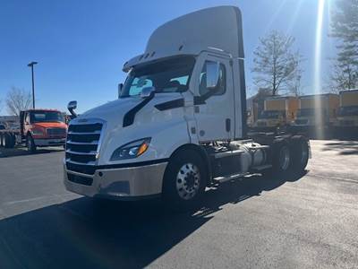 Freightliner Cascadia 116 Day Cab Truck - 470HP, 12 Speed Automatic