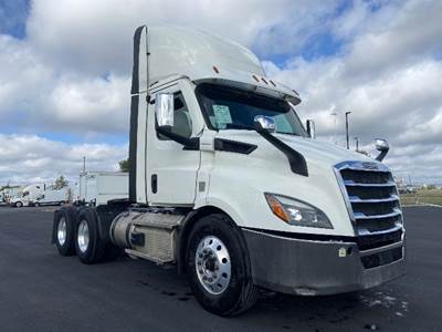 Freightliner Cascadia 116 Day Cab Truck - 470HP, 12 Speed Automatic
