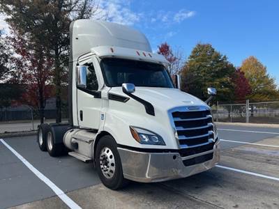 Freightliner Cascadia 116 Day Cab Truck - 470HP, 12 Speed Automatic