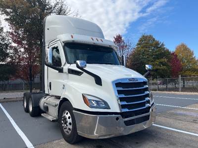 Freightliner Cascadia 116 Day Cab Truck - 470HP, 12 Speed Automatic