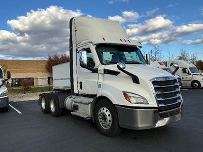 Freightliner Cascadia 116 Day Cab Truck - 470HP, 12 Speed Automatic
