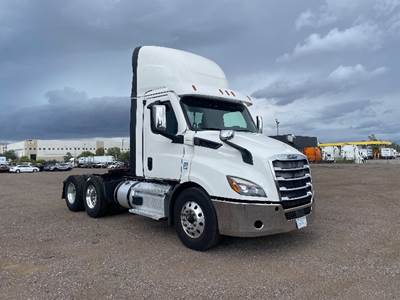 Freightliner Cascadia 116 Day Cab Truck - 470HP, 12 Speed Automatic