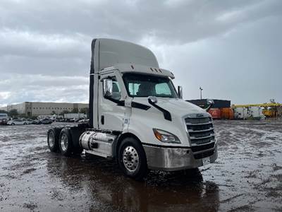 Freightliner Cascadia 116 Day Cab Truck - 470HP, 12 Speed Automatic