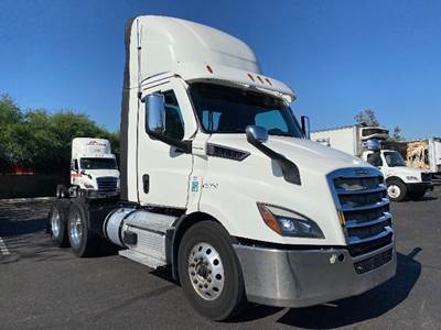 Freightliner Cascadia 116 Day Cab Truck - 470HP, 12 Speed Automatic