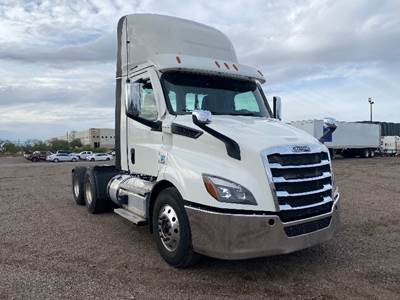 Freightliner Cascadia 116 Day Cab Truck - 470HP, 12 Speed Automatic