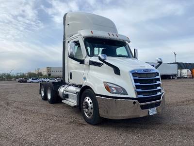 Freightliner Cascadia 116 Day Cab Truck - 470HP, 12 Speed Automatic