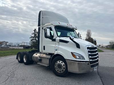 Freightliner Cascadia 116 Day Cab Truck - 470HP, 12 Speed Automatic