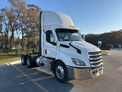 Freightliner Cascadia 116 Day Cab Truck - 470HP, 12 Speed Automatic