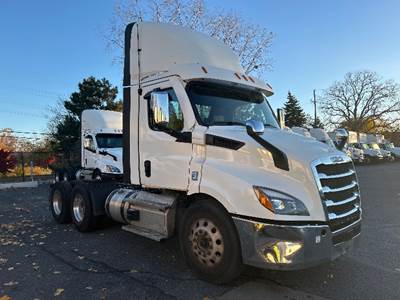 Freightliner Cascadia 116 Day Cab Truck - 470HP, 12 Speed Automatic