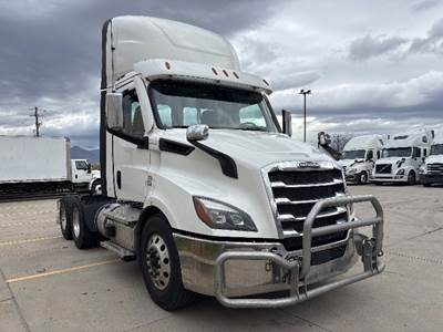 Freightliner Cascadia 116 Day Cab Truck - 470HP, 12 Speed Automatic