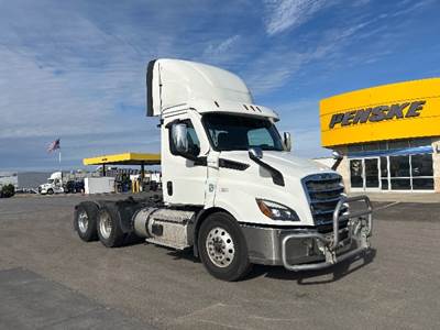 Freightliner Cascadia 116 Day Cab Truck - 470HP, 12 Speed Automatic
