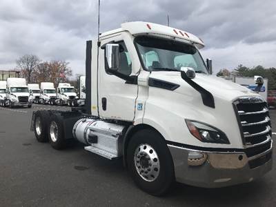 Freightliner Cascadia 116 Day Cab Truck - 470HP, 12 Speed Automatic