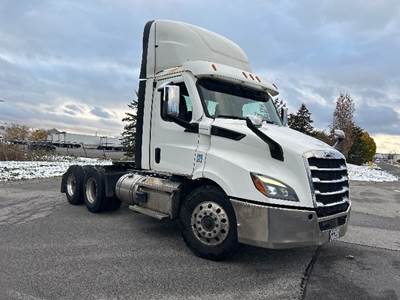 Freightliner Cascadia 116 Day Cab Truck - 470HP, 12 Speed Automatic