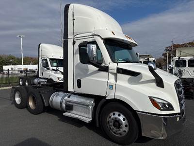 Freightliner Cascadia 116 Day Cab Truck - 470HP, 12 Speed Automatic