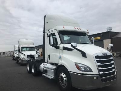 Freightliner Cascadia 116 Day Cab Truck - 470HP, 12 Speed Automatic