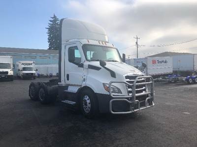 Freightliner Cascadia 116 Day Cab Truck - 470HP, 12 Speed Automatic