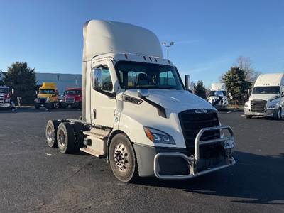 Freightliner Cascadia 116 Day Cab Truck - 410HP, 12 Speed Automatic