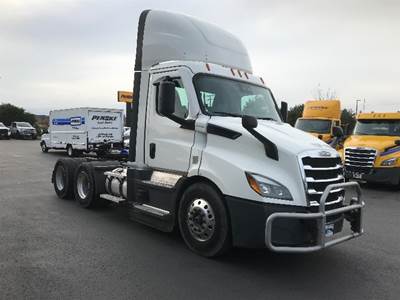 Freightliner Cascadia 116 Day Cab Truck - 450HP, 12 Speed Automatic