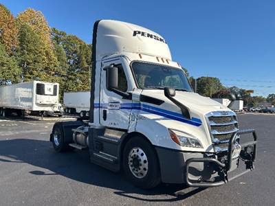 Freightliner Cascadia 116 Single Axle Day Cab Truck - 450HP, 12 Speed Automatic