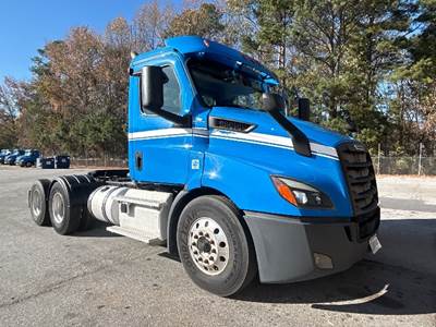 Freightliner Cascadia 116 Day Cab Truck - 450HP, 12 Speed Automatic