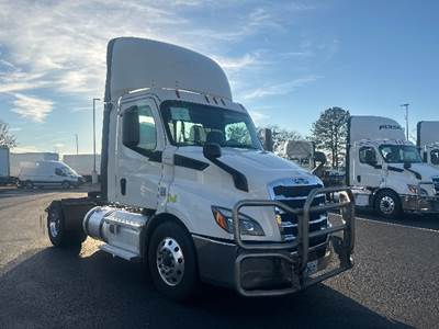 Freightliner Cascadia 116 Single Axle Day Cab Truck - 410HP, 12 Speed Automatic