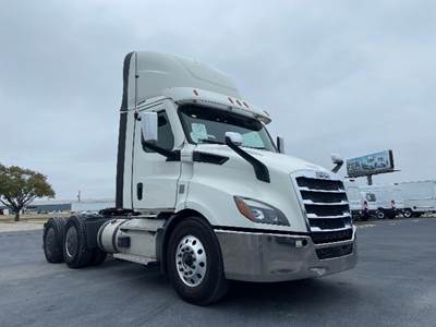 Freightliner Cascadia 116 Day Cab Truck - 470HP, 12 Speed Automatic