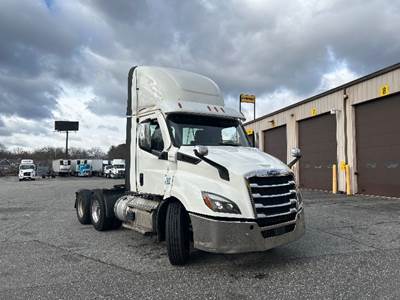 Freightliner Cascadia 116 Day Cab Truck - 470HP, 12 Speed Automatic