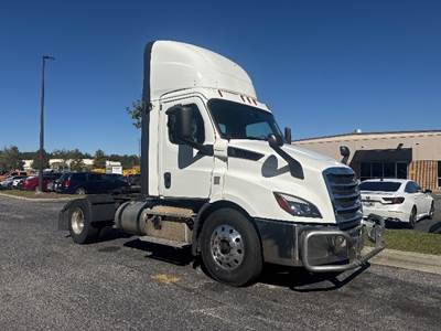 Freightliner Cascadia 116 Single Axle Day Cab Truck - 410HP, 12 Speed Automatic
