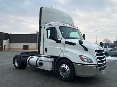 Freightliner Cascadia 116 Single Axle Day Cab Truck - 410HP, 12 Speed Automatic