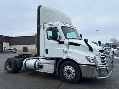 Freightliner Cascadia 116 Single Axle Day Cab Truck - 410HP, 12 Speed Automatic