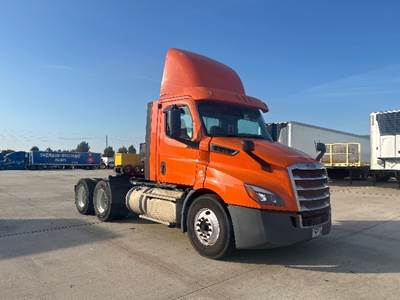Freightliner Cascadia 116 Day Cab Truck - 450HP, 12 Speed Automatic