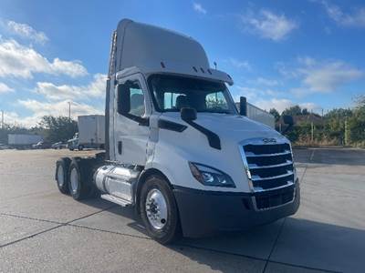 Freightliner Cascadia 116 Day Cab Truck - 450HP, 12 Speed Automatic