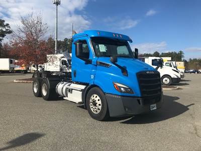 Freightliner Cascadia 116 Day Cab Truck - 450HP, 12 Speed Automatic