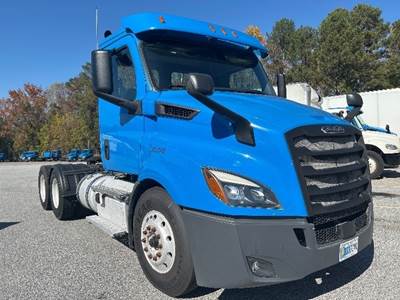 Freightliner Cascadia 116 Day Cab Truck - 450HP, 12 Speed Automatic