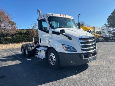 Freightliner Cascadia 116 Day Cab Truck - 450HP, 12 Speed Automatic