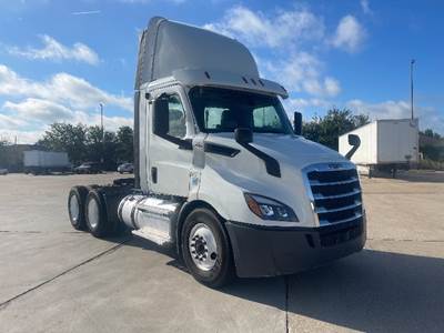 Freightliner Cascadia 116 Day Cab Truck - 450HP, 12 Speed Automatic