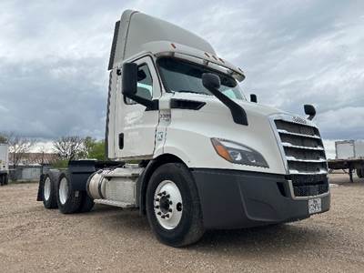 Freightliner Cascadia 116 Day Cab Truck - 450HP, 12 Speed Automatic