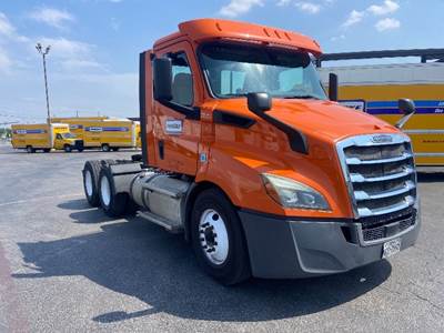 Freightliner Cascadia 116 Day Cab Truck - 450HP, 12 Speed Automatic