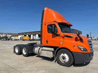 Freightliner Cascadia 116 Day Cab Truck - 450HP, 12 Speed Automatic
