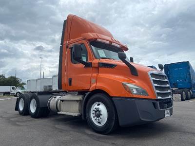 Freightliner Cascadia 116 Day Cab Truck - 450HP, 12 Speed Automatic
