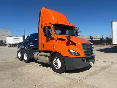 Freightliner Cascadia 116 Day Cab Truck - 450HP, 12 Speed Automatic