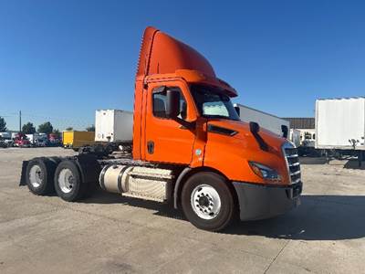 Freightliner Cascadia 116 Day Cab Truck - 450HP, 12 Speed Automatic