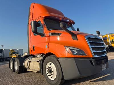 Freightliner T11664ST Day Cab Truck - 450HP, 12 Speed Automatic